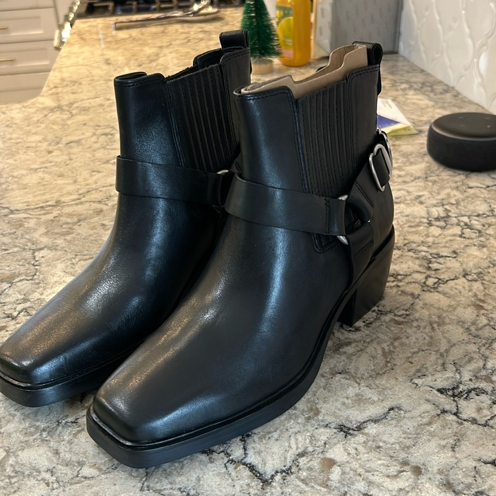 Womens short buckle pull on leather boots fullts ankle length